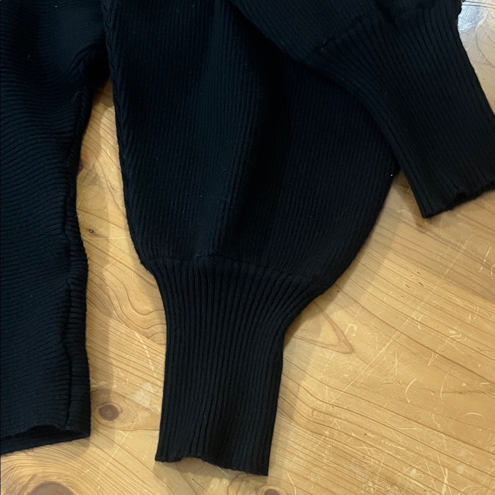 Elegant Black cropped Turtleneck Sweater - Picture 2 of 3